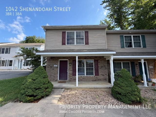 3 BR, 2.5 BA Apartment 1042 Shenandoah Street, Harrisonburg, VA 22802