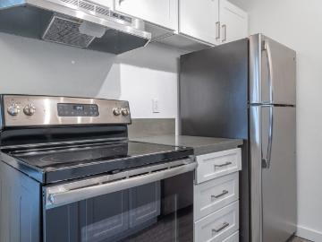 0 BR, 1 BA Apartment 10695 SW Murdock St. Unit L09, Portland, OR 97224