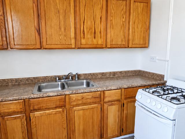 0 BR, 1 BA Apartment 106 E 70th St, Chicago, IL 60637