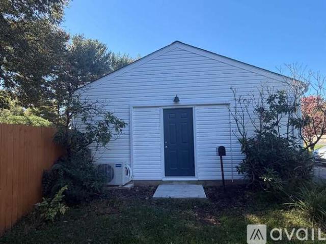 3 BR, 3 BA Apartment 12819 Pinecrest Rd, Herndon, VA 20171