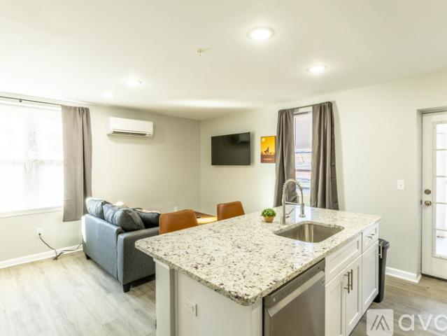 0 BR, 1 BA Apartment 1329 Riverdale Dr, Unit 10, Charlottesville, VA 22902