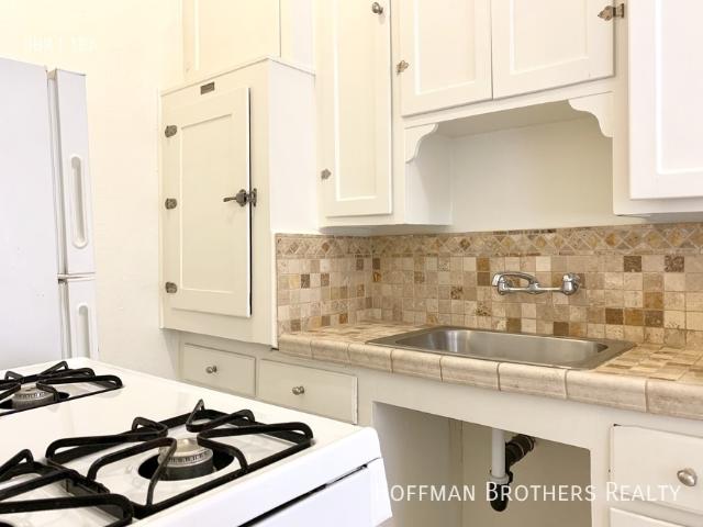 0 BR, 1 BA Apartment 520 S Mariposa Ave, Los Angeles, CA 90020