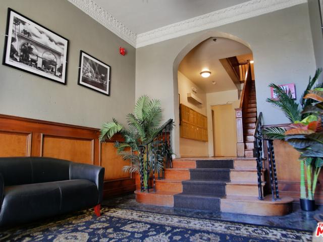 0 BR, 1 BA Apartment 611 South Cloverdale Avenue, Los Angeles, CA 90036
