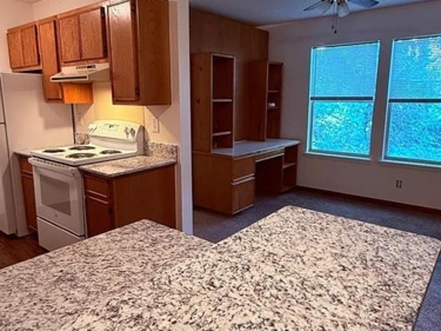 0 BR, 1 BA Apartment 848 N Storer Ave, Unit 5, Fayetteville, AR 72701