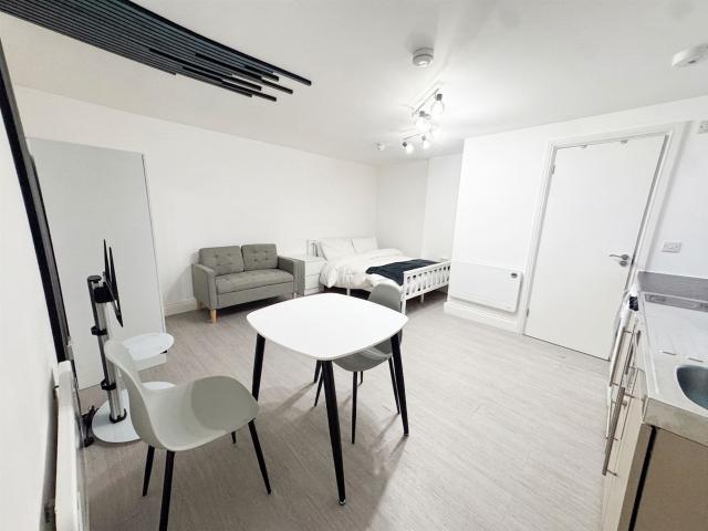 0 room apartment to let in Basement Flat 22, Blenheim Terrace, London London, London NW8 0EB, united_kingdom