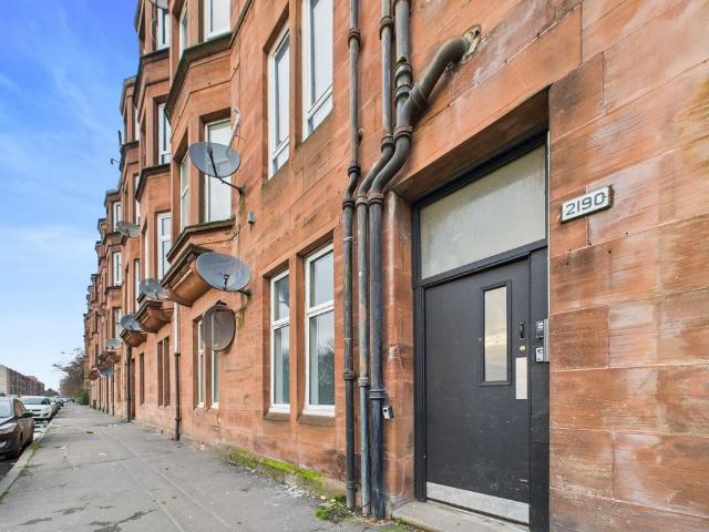 0 1, 2190 Dumbarton Road, Glasgow. 2 bed ground floor flat to rent £850 pcm £196 pw