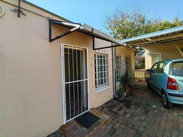 0.5 Bedroom Apartment / Flat to Rent in Villieria