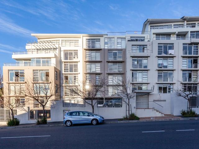 0.5 Bedroom Apartment Rented in Gardens