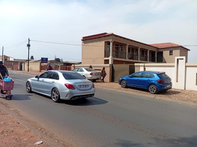 0.5 Bedroom Apartment To Let in Mofolo North