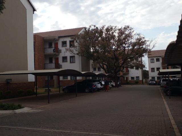 0.5 Bedroom Apartment To Let in Montana