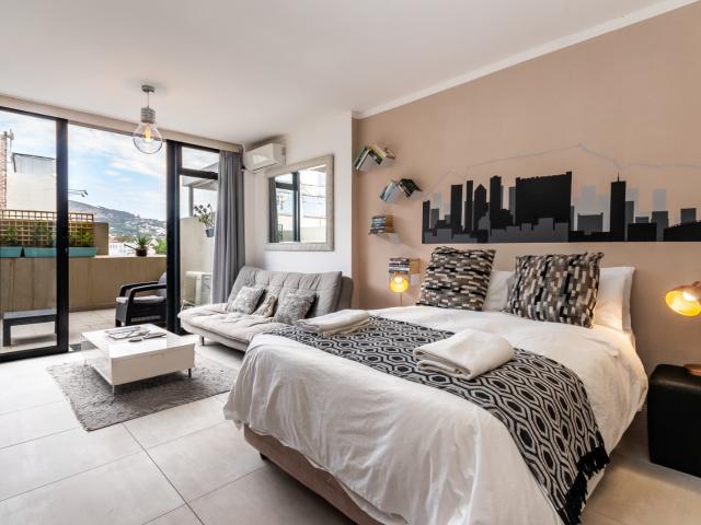 0.5 Bedroom Apartment To Let in Cape Town City Centre