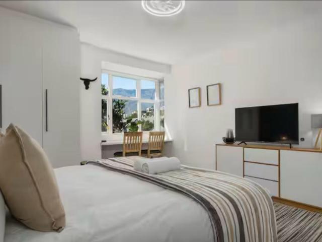 0.5 Bedroom Apartment To Let in De Waterkant