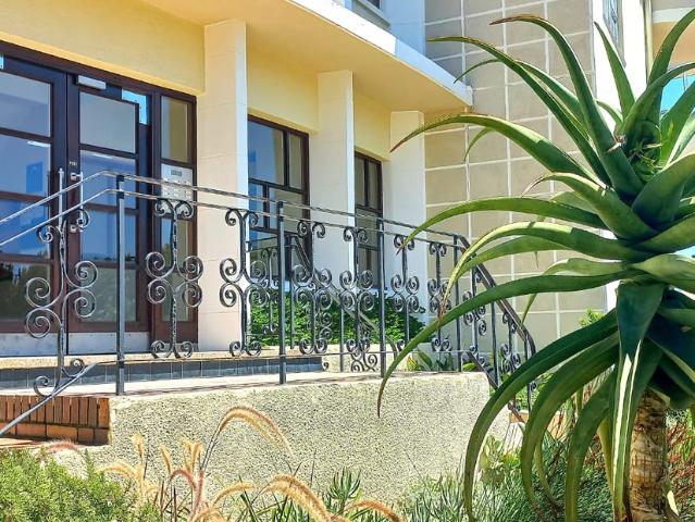 0.5 Bedroom Apartment To Let in Gardens