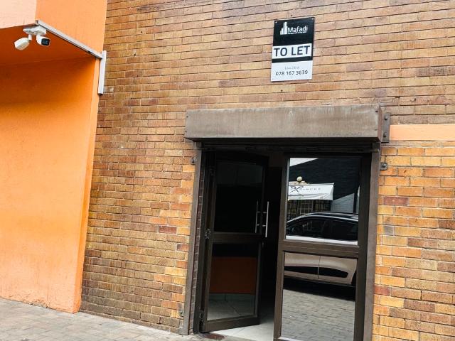 0.5 Bedroom Apartment To Let in Johannesburg Central