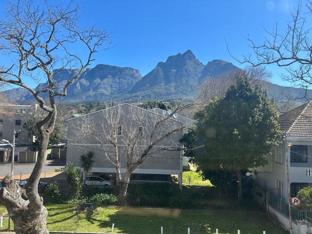 0.5 Bedroom Apartment To Let in Rondebosch