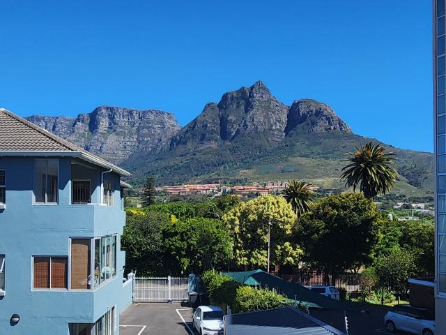 0.5 Bedroom Apartment To Let in Rosebank