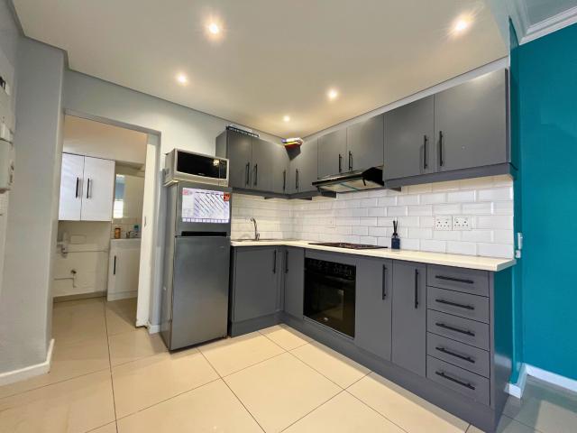 0.5 Bedroom Apartment To Let in Sea Point