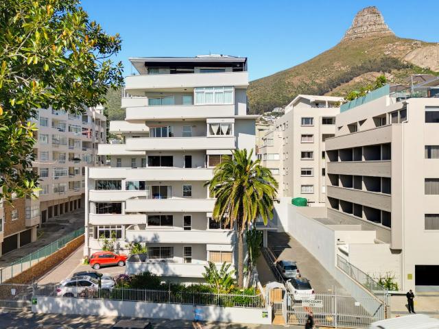 0.5 Bedroom Apartment To Let in Sea Point