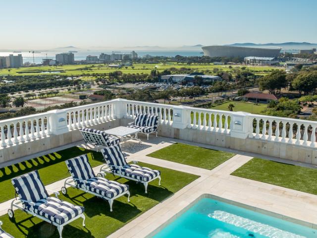 0.5 Bedroom Apartment To Let in Sea Point