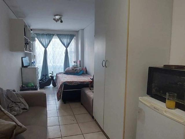 0.5 Bedroom Apartment to Rent in La Colline