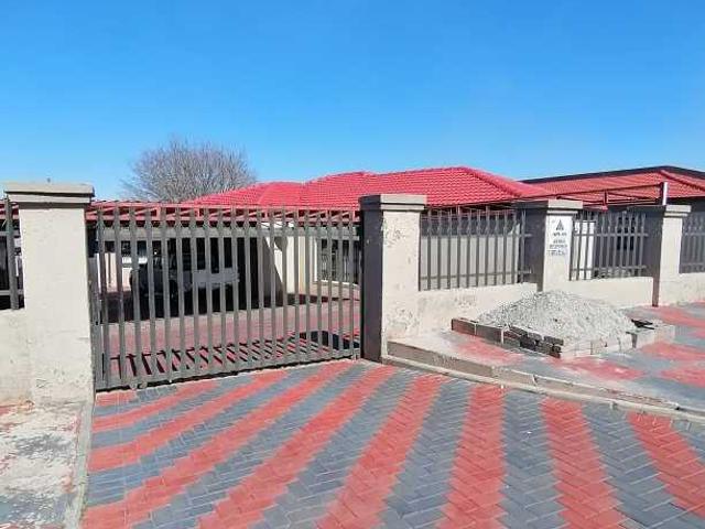 0.5 Bedroom Bachelor Flat to rent in Witpoortjie