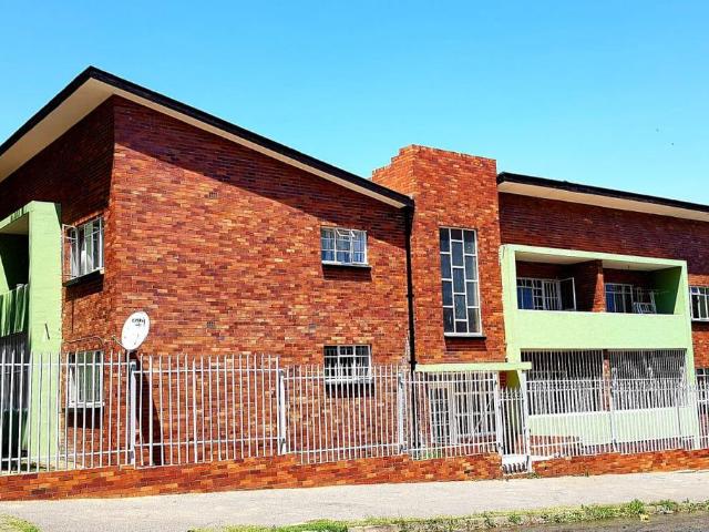 0.5 Bedroom Flat To Let in Turf Club