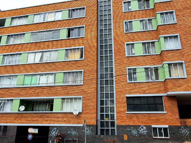 0.5 Bedroom Flat To Let in Joubert Park