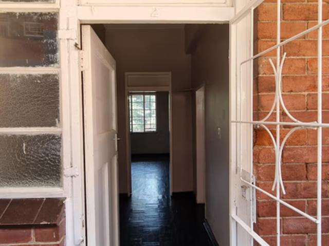 0.5 Bedroom Flat To Let in Rosettenville