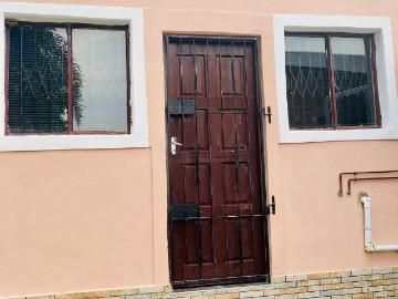 0.5 Bedroom Garden Cottage To Let in Illovo Glen