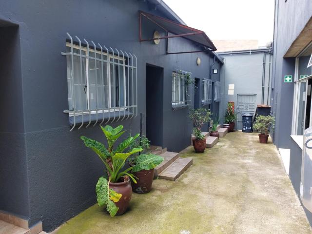 0.5 Bedroom House To Let in Brixton