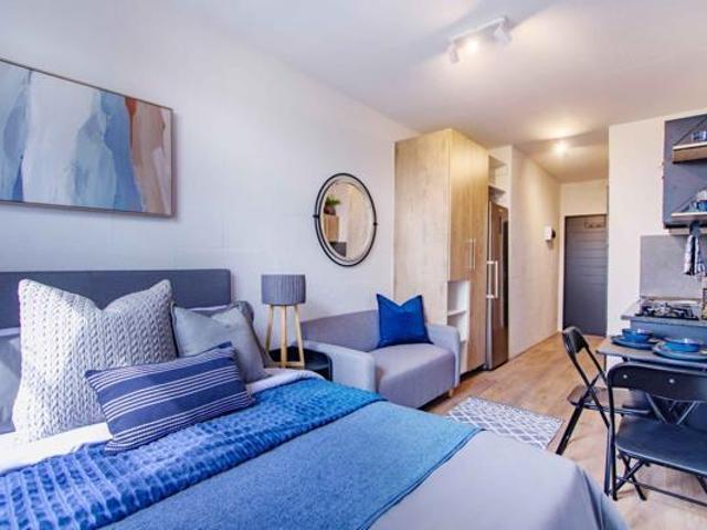0.5 Bedroom House in Fairland