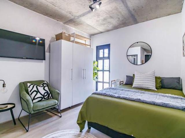 0.5 Bedroom House in Illovo