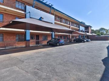 0.5 Bedroom House in Kempton Park Central