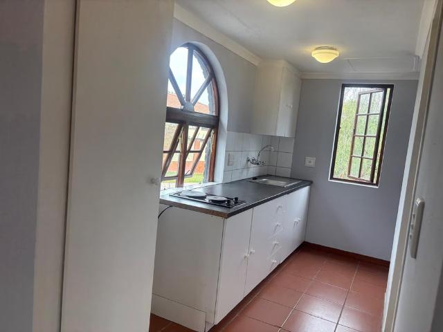 0.5 Bedroom Studio Apartment To Let in Douglasdale