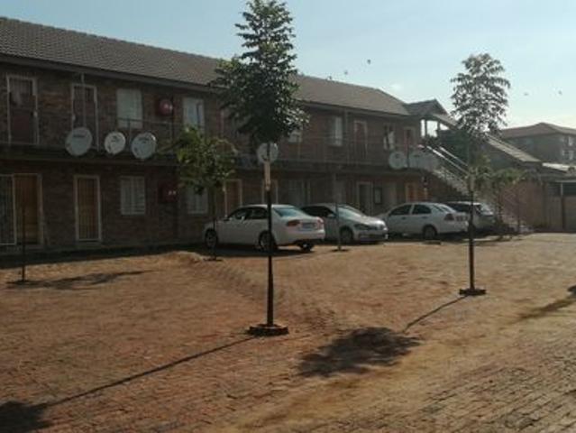 0.5 Bedroom Studio Apartment To Let in Mayville