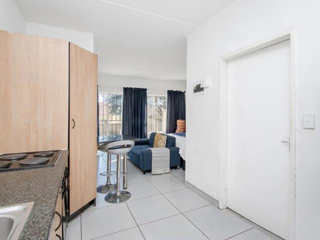 0.5 Bedroom Studio Apartment To Let in North Riding AH