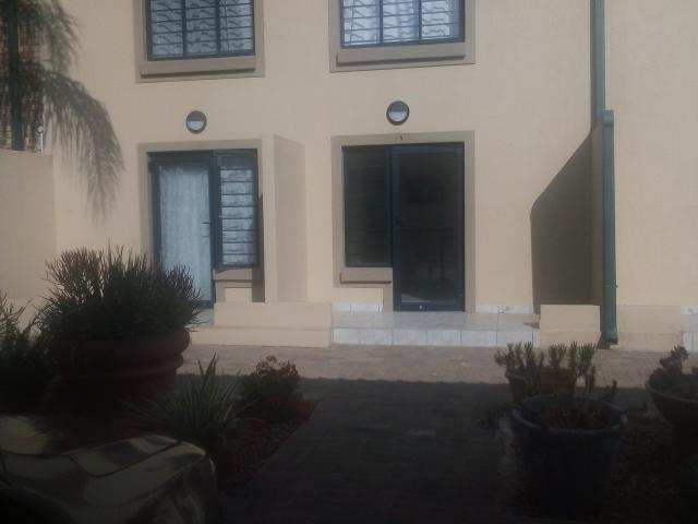 0.5 Bedroom Studio Apartment To Let in Rietfontein