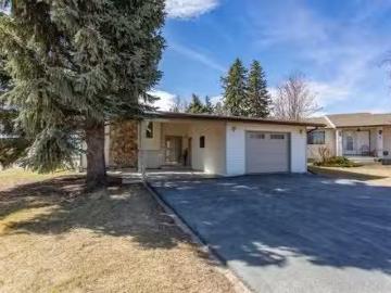 Lacombe, Alberta - Fireplace, Deck