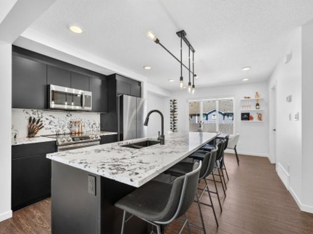 13 850 Secord Bv Nw, Edmonton, AB, T5T 1K8 townhouse for sale | Listing ID E4514 | Royal LePage