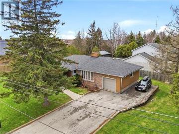 House for sale in Waterdown - Garden