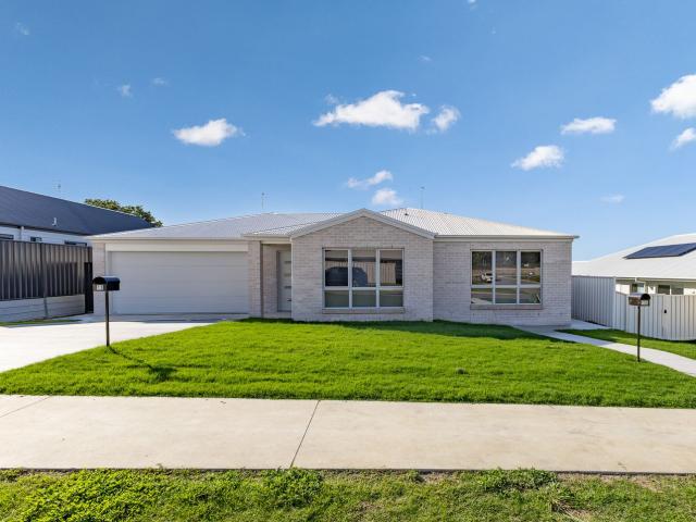 13 Wungul Drive, NIKENBAH, QLD 4655