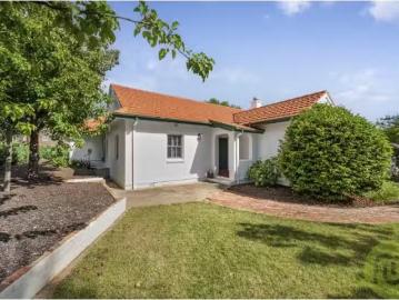 13 Young Street, Barton House for rent Listed by Amanda Gordo.