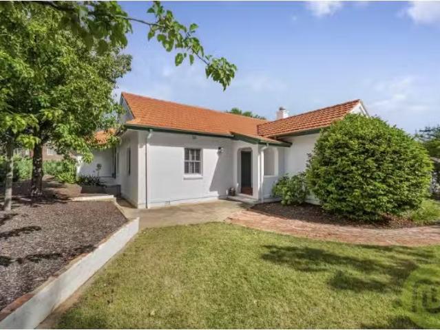 13 Young Street, Barton House for rent Listed by Amanda Gordo.