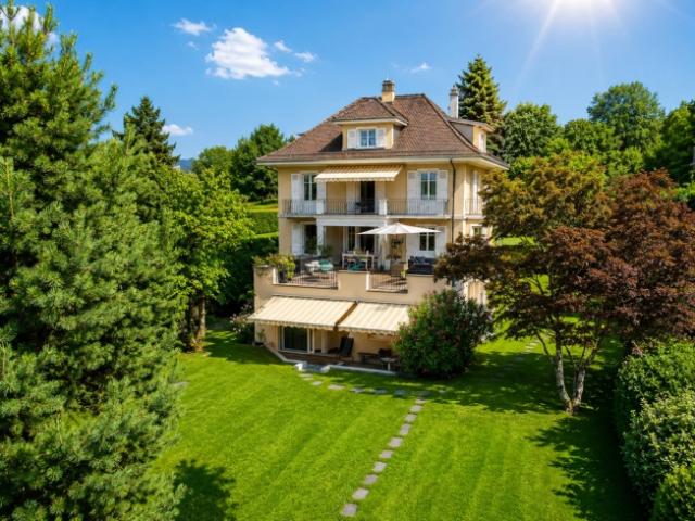 13 Zimmer Master Villa mit eigenständiger Wohnung, See und Bergblick