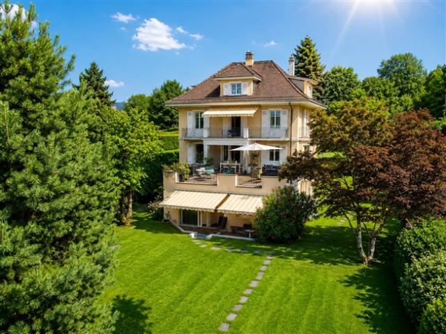 13 Zimmer Master Villa mit eigenständiger Wohnung, See und Bergblick