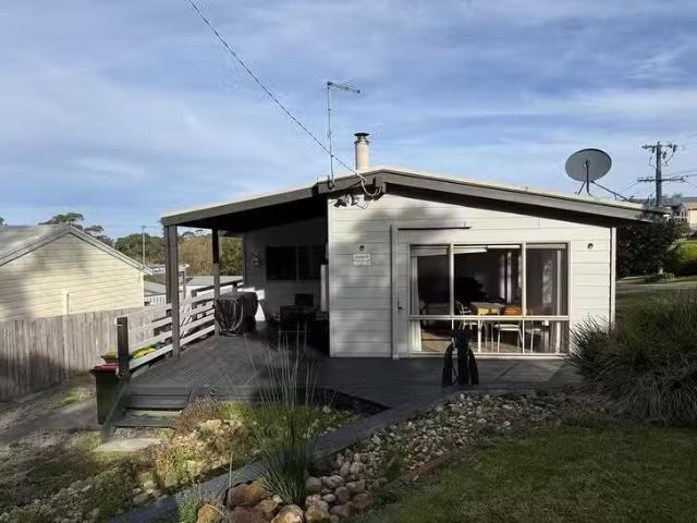 13 Bassett Road, Lakes Entrance, VIC 3909