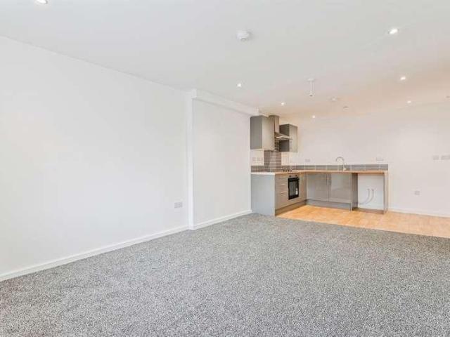 13 bed house for sale