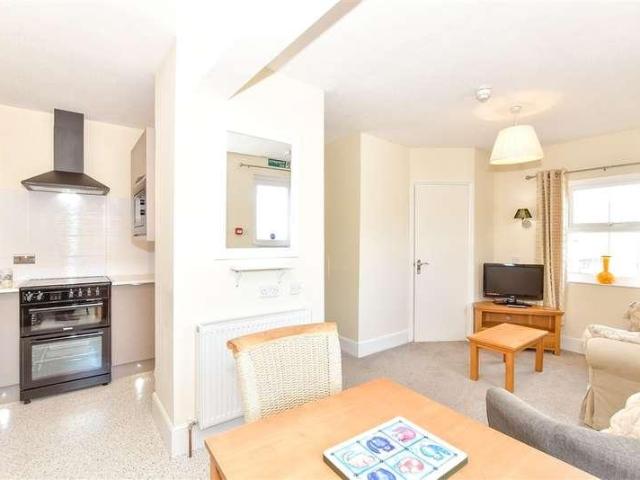 17 bed house for sale