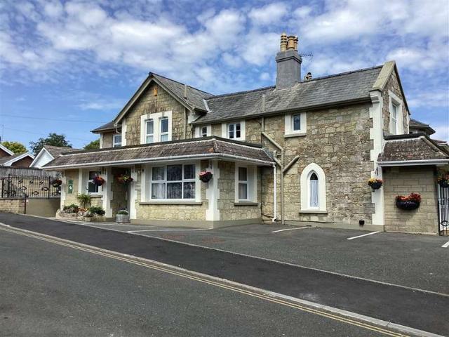 17 Bedroom Detached House