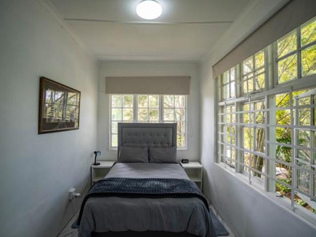 13 Bedroom House in West Hill